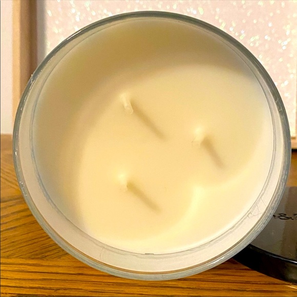 🔥RARE SALTED PRETZEL MILKSHAKE 3 wick CANDLE NEW - Picture 2 of 3